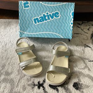 Native little girls silver glitter sandals SZ 11